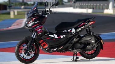 Aprilia SR GT Replica 2025: vista laterale