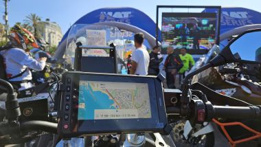 Hugerock X70, tablet GPS ''rugged'' pronto all'avventura: lo abbiamo usato alla HAT Sanremo - Sestriere. Qui siamo alla partenza