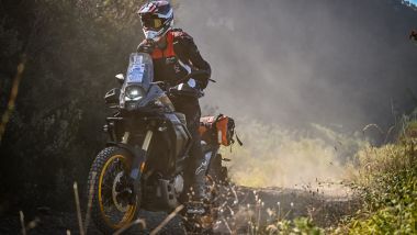 Voge Valico 800DSX Rally in azione alla HAT Sanremo-Sestriere. Nel lento, la risposta al gas è un po' brusca