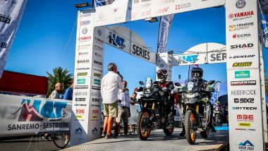 Voge Valico 800DSX Rally in azione alla HAT Sanremo-Sestriere. La partenza a Sanremo