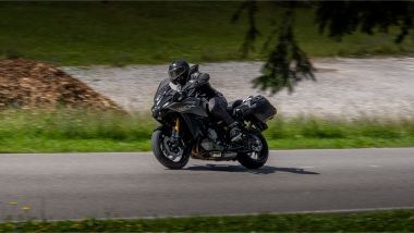 Suzuki GSX-S1000GX, confortevole ma sportiveggiante l'impostazione di guida