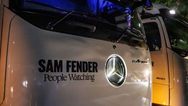 People Watching Tour di Sam Fender, uno dei camion elettrici personalizzati