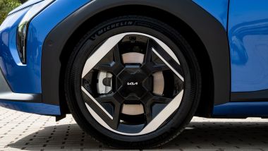 Kia EV4 Hatchback 5 porte, le gomme Michelin Primacy da 19''
