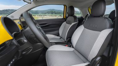 I sedili in tessuto pied de poule della Fiat 500 Hybrid Torino