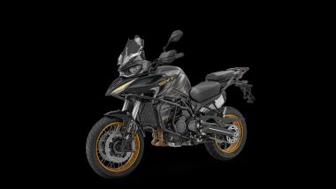 QJ Motor SRT 900 SX 2025 in nero e oro