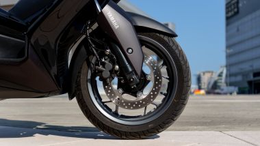 Honda Forza 350 vs Yamaha XMAX Tech Max+: buono il funzionamento dell'ABS di XMAX