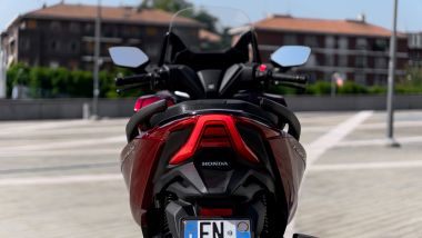 Honda Forza 350 vs Yamaha XMAX Tech Max+: fanaleria full LED per Forza