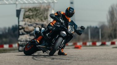 KTM, promozione su 890 SMT. Si può acquistare a interessi zero