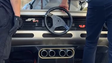 Una Gordon Murray Special Vehicles S1 LM con volante dalla parte... sbagliata?