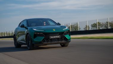 Lotus Eletre, la prova in pista