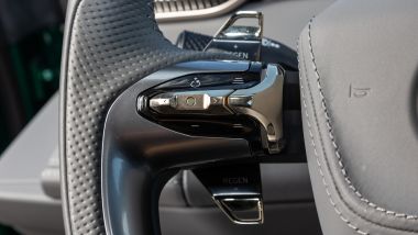 Lotus Eletre, comandi e palette dietro al volante