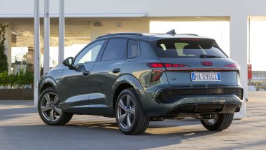 Nuova Audi Q3 2026, vista 3/4 posteriore