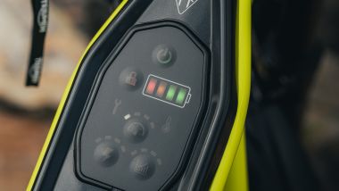 Triumph TXP, le batterie agli ioni di litio IP67