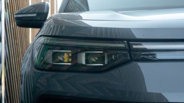 Volkswagen Tayron 2.0 TDI R-Line Plus, le luci anteriori