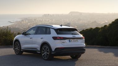 Audi Q4 e-tron Custom edition, vista 3/4 posteriore