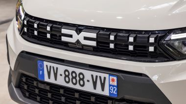 Dacia Jogger 2026, nuova calandra ''a pixel''