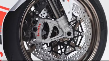 ZXMoto 820RR, pinze Brembo e forcella KYB con riporto DLC sulla versione R