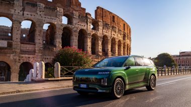 Alla guida della Hyundai Ioniq 9 per le strade di Roma