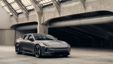 Polestar 5 Performance, vista 3/4 anteriore
