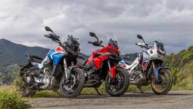 Comparativa globetrotter, Ducati vs Honda vs Guzzi: cerchi di 19'' e prezzi tra 19.000 e 20.000 euro: qual è la migliore?