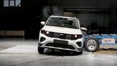 Volkswagen T-Cross nell'impatto laterale contro barriera mobile