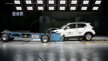 Volkswagen T-Cross nell'impatto frontale contro barriera deformabile