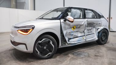 Dongfeng Box dopo l'impatto laterale con barriera mobile
