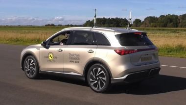 MG S6 EV, vista 3/4 posteriore