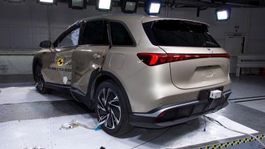 MG S6 EV, le luci posteriori