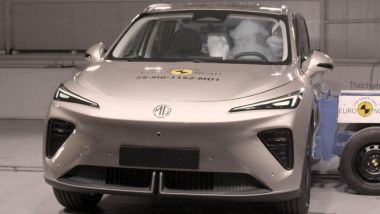 MG S6 EV, le luci anteriori