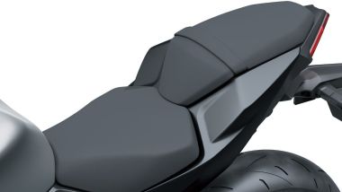 Kawasaki Z650 S 2026, nuove entrambe le selle