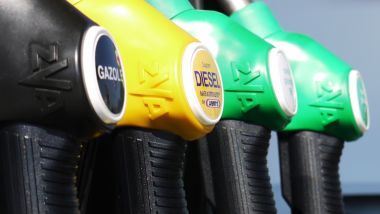 Dal 2026 Diesel più caro della benzina