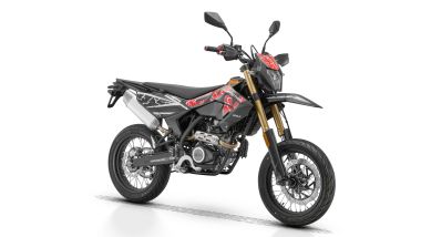 QJ Motor COV 125, due colorazioni. In foto la moto nera