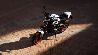 Nuovo Ducati Monster 2026: 3/4 anteriore