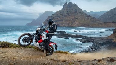 Yamaha Ténéré World Raid 2026, ci sono nuove sospensioni KYB