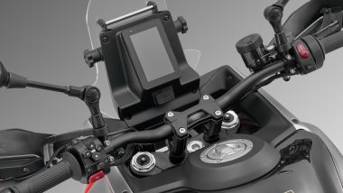 QJ Motor SRT 800 RX 2026, il display ha orientamento verticale