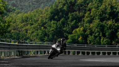Zontes 703RR, la posizione di guida è sportiva, senza eccessi