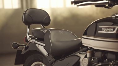 Triumph Bonneville Speedmaster 2026, più larghe e comode le selle di pilota e passeggero