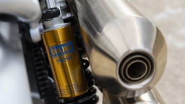 Triumph Scrambler 1200 XE 2026, i nuovi ammortizzatori Ohlins completamente regolabili