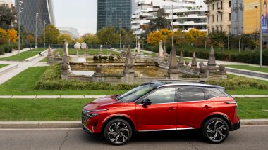 Nissan Qashqai e-Power 2026, vista laterale