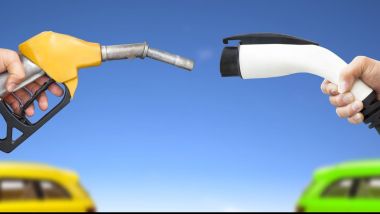 Motori termici vs elettrici: lo stop del 2035 solo prorogato?