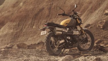 Triumph Scrambler 900 2026, molto bello il nuovo forcellone in alluminio
