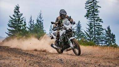 Kawasaki KLE500: l'ergonomia è adatta al fuoristrada, lo scarico basso un po' meno