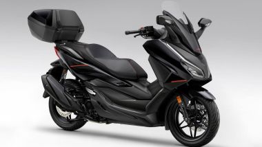 Honda Forza 350 2026, tra i nuovi colori il nero, riservato però alla versione Special Edition con top case ''smart''