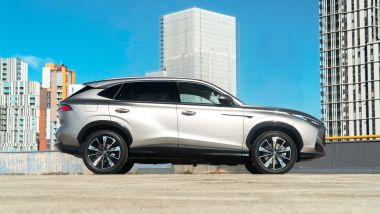 MG HS Hybrid+, vista laterale