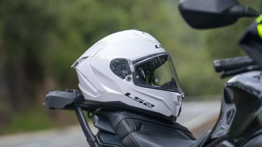 LS2 Challenger 2, 15 varianti di colore delle quali 4 monotinta