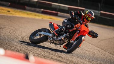 KTM 450 SMR 2026, cerchi Alpina e freni Brembo