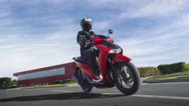 Honda SH125i/SH150i 2026 in rosso