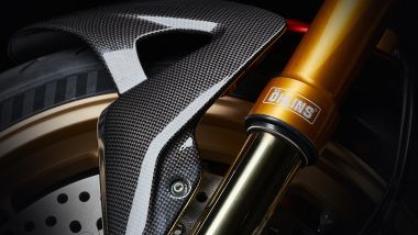 MV Agusta Brutale Serie Oro 2026, la fibra di carbonio aiuta a contenere il peso