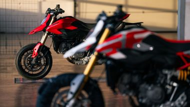 Ducati Hypermotard V2 2026, le due versioni